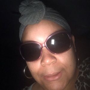 Meet your Posher, Ebony